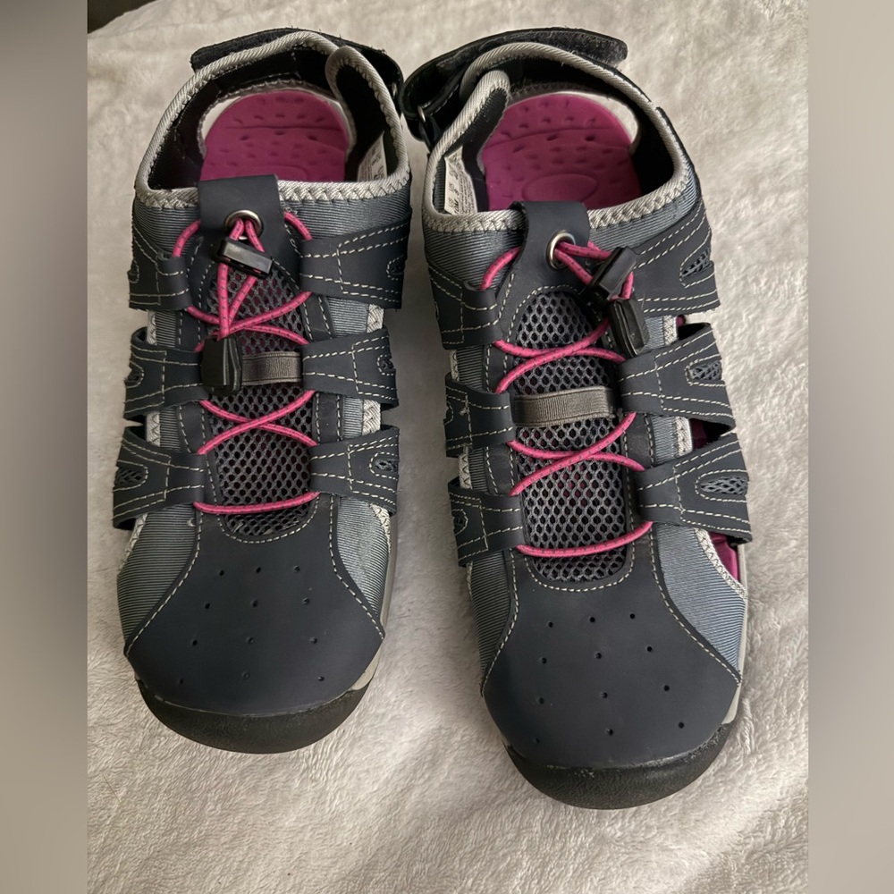 Khombu Women's Gray and Pink Closed-Toe Sport Sandals